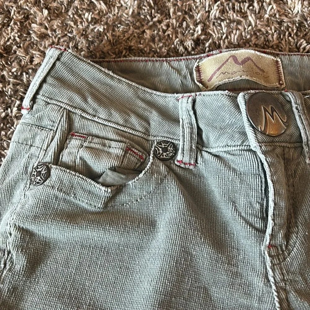 Marlow light green corduroy shorts, size 27.